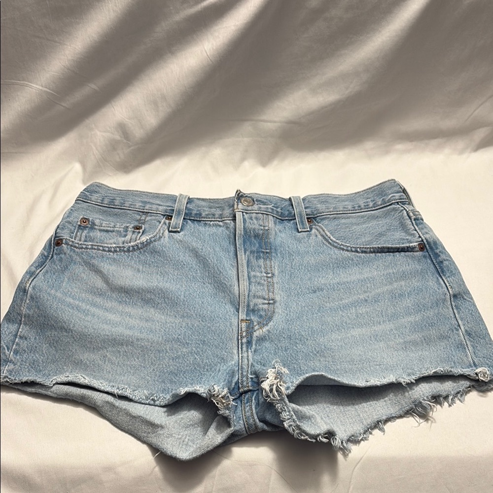 Levi’s 501 Wash Blue Women's frayed Shorts. Button up Size 29w